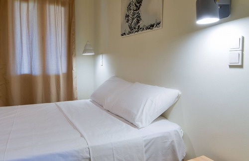 Kipri House | Rooster Guesthouse Rooms
