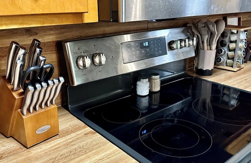 Wilkesboro Apartment | Rooster Roost - Pet Friendly! - Cabin Apartment