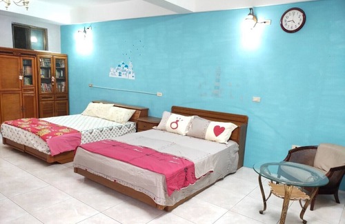 Puli House | Root Residence Inn. 23. quadruple suite. Double bathroom.