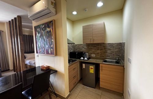 Osu Klottey Hotel | Roots Hotel Apartment