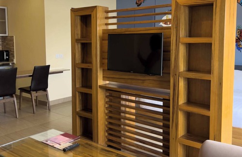 Osu Klottey Hotel | Roots Hotel Apartment