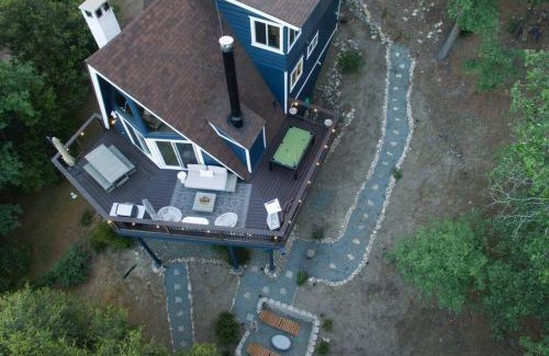 Lake Arrowhead House | Roots Mountain House Modern A-Frame