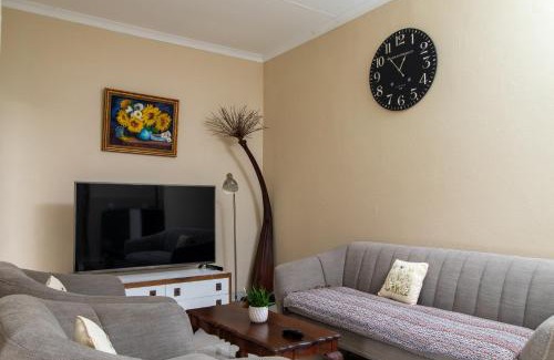 Port Elizabeth Apartment | Roots Self Catering Group Unit 3