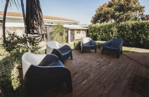 Fitzroy House | Ropiha Retreat Close To Fitzroy Beach