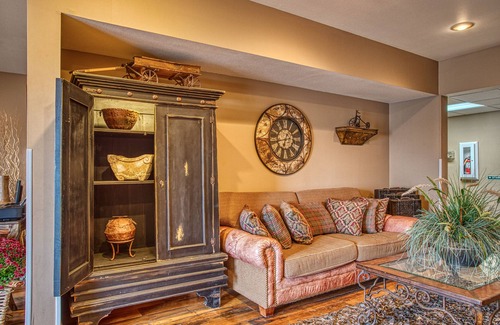 Hines Hotel | Rory & Ryan Inn
