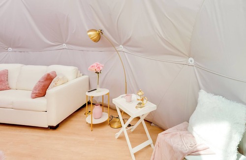 Monticello Apartment | 'Rosé All Day' Geo-Dome Vacation Rental w/ Deck!