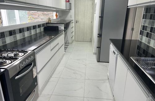 Playa Union House | Rosa Azul - Habitación doble con baño privado dentro de casa particular - NO ES DEPARTAMENTO COMPLETO