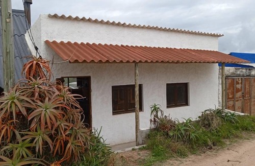 Aguas Dulces House | Rosa blanca
