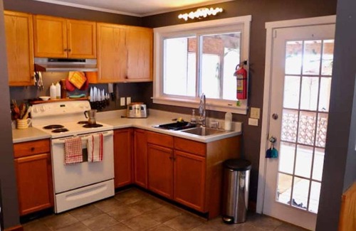 Margaretville House | Rosa Cottage and Guesthouse - your own compound 10 min to skiing. Pet Friendly!