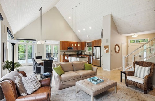 Drummond House | Rosa Retreat on Little Rosa Lake