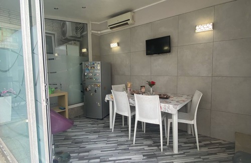 Grumo Nevano Villa | Rosaverde cottage with garden and private parking space. autom. gate. Ground floor