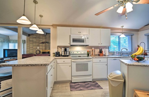 Higgins Lake Cabin | Roscommon Cabin w/Fire Pit: Walk to Higgins Lake!