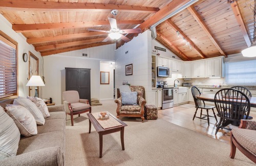 Higgins Lake Cottage | Roscommon Cottage - Walk to Higgins Lake!