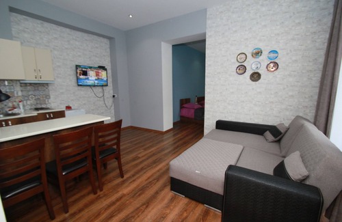 Vera Apartment | Rose apartment in Tbilisi(+transfer +tours)