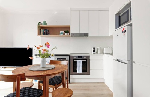 Rose Bay Apartment | Rose Bay Horizon Breezy Living near Beach and Ferry