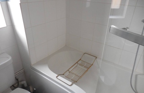 Oulton Broad House | Rose Bungalow In Carlton Colville