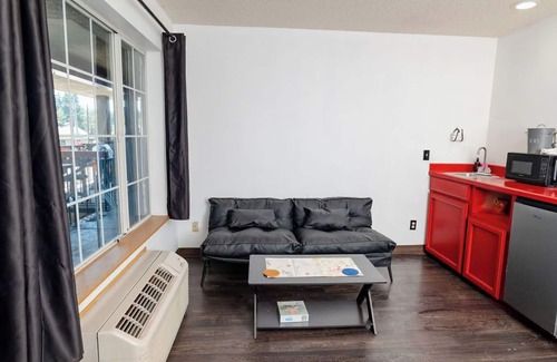 Jennings Lodge Hotel | Rose City Inn and Suites