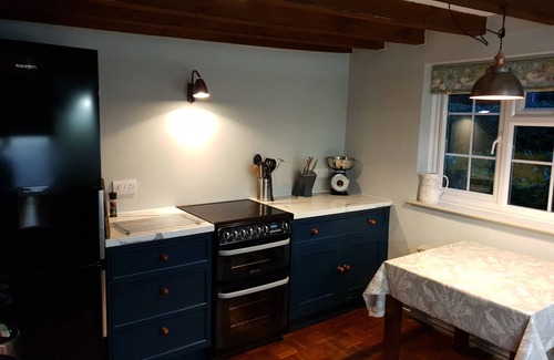 New Forest District Cottage | Rose Cottage, Burley. Beautiful location in New Forest. Dog friendly, sleeps 12