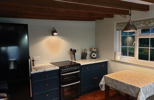 New Forest District Cottage | Rose Cottage, Burley, New Forest National Park - dog friendly,EV point,sleeps 10