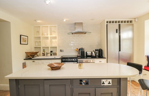 Corsham Cottage | ROSE COTTAGE, family friendly, character holiday cottage in Corsham
