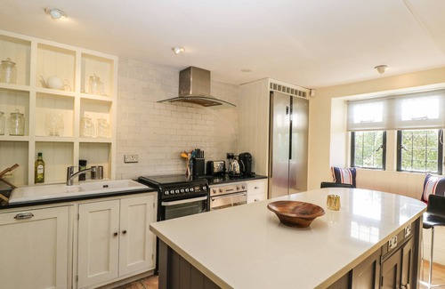 Corsham Cottage | ROSE COTTAGE, family friendly, character holiday cottage in Corsham