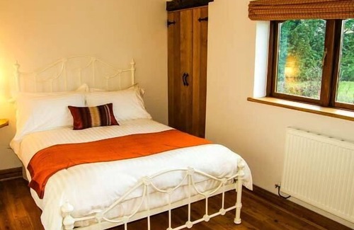 Llandyrnog Cottage | ROSE COTTAGE, family friendly, with hot tub in Llandyrnog