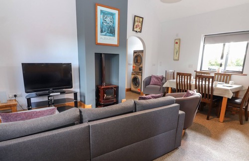Magherareagh Cottage | ROSE COTTAGE, family friendly in Ennistymon, County Clare
