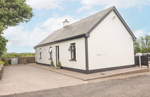 Magherareagh Cottage | ROSE COTTAGE, family friendly in Ennistymon, County Clare