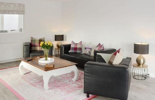 Dingwall House | Rose Cottage