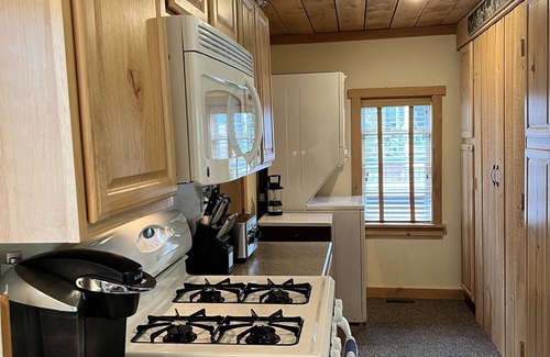 Oneonta House | Rose Cottage Goodyear Lake - awesome waterfront, swimming, fishing, fire pit
