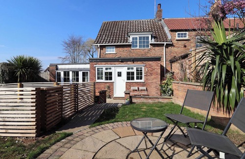Cottingham House | ROSE COTTAGE, pet friendly, character holiday cottage in Cottingham