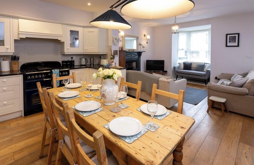 St Dogmaels Cottage | ROSE COTTAGE, pet friendly, character holiday cottage in St Dogmaels