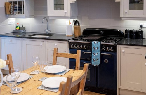 St Dogmaels Cottage | ROSE COTTAGE, pet friendly, character holiday cottage in St Dogmaels