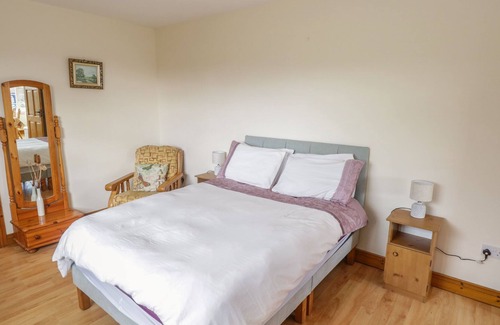 Clondra Apartment | ROSE COTTAGE, pet friendly in Ballinamuck, County Longford