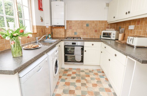 Freshwater Cottage | ROSE COTTAGE, pet friendly, country holiday cottage in Freshwater