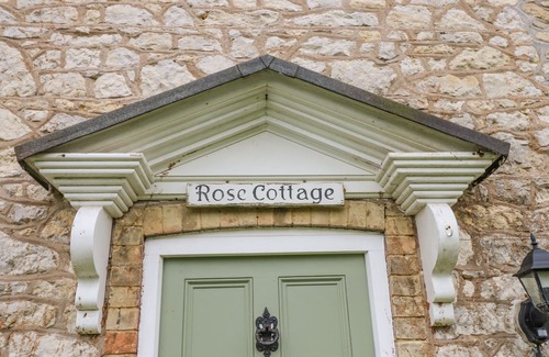 Freshwater Cottage | ROSE COTTAGE, pet friendly, country holiday cottage in Freshwater