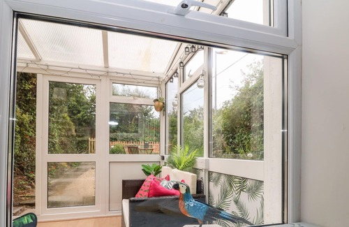 Illogan Cottage | ROSE COTTAGE, pet friendly, with a garden in Illogan