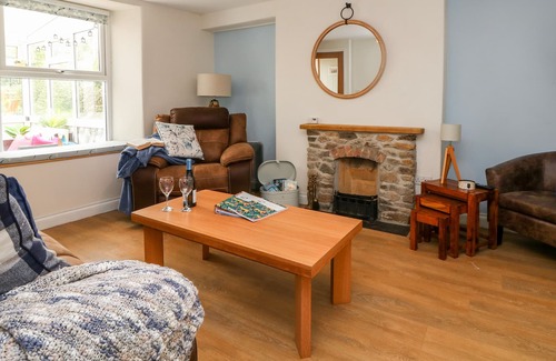 Illogan Cottage | ROSE COTTAGE, pet friendly, with a garden in Illogan