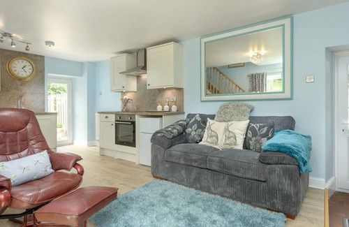 Edlingham Cottage | ROSE COTTAGE, pet friendly, character holiday cottage in Edlingham