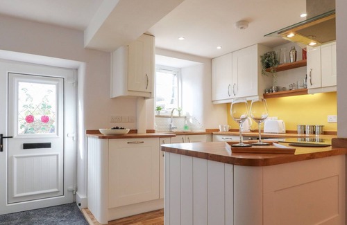 Clitheroe Cottage | ROSE COTTAGE, romantic, character holiday cottage in Chatburn