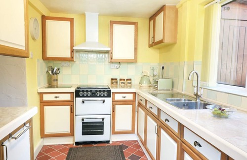 Buxworth Cottage | ROSE COTTAGE, romantic, character holiday cottage in Chinley