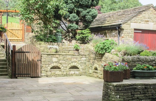 Buxworth Cottage | ROSE COTTAGE, romantic, character holiday cottage in Chinley