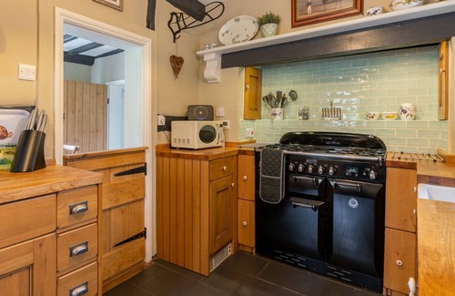 Bretforton Cottage | Rose Cottage - sleeps 5 guests in 3 bedrooms