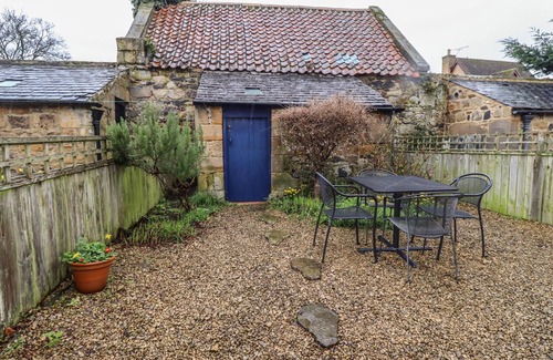 Lesbury Cottage | ROSE COTTAGE, with a garden in Alnmouth