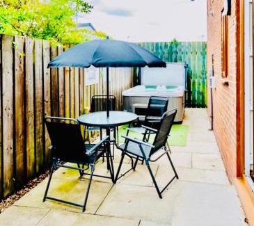 York House | Rose Cottage with Hot Tub