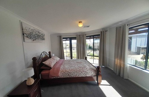 Williams Other | Rose Creek Farm Stay in Williams! Pet friendly Farm Stay !