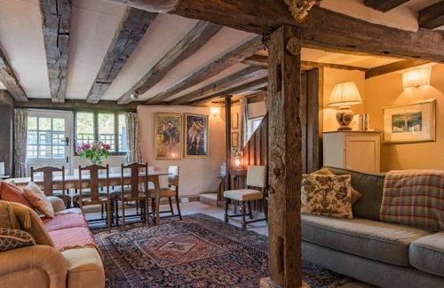 Biddenden Cottage | Rose Garden - a holiday let that sleeps 4 guests in 2 bedrooms