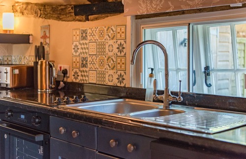 Biddenden Cottage | Rose Garden - a holiday let that sleeps 4 guests in 2 bedrooms