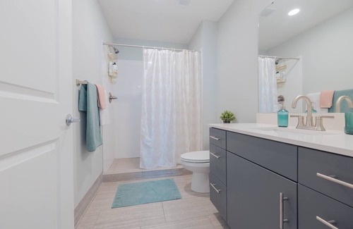 North Kansas City Apartment | Rose Haven Retreat 2BR Loft 1.7 Miles to Downtown