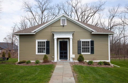 Geneva House | Rose Hill Cottage Lake Views & Mansion Grounds